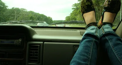 Slachtoffer waarschuwt: leg nooit je voeten op het dashboard