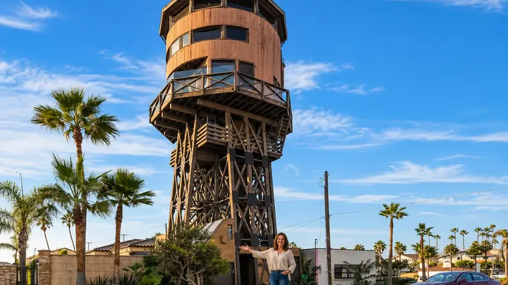 Cette femme vit à 60 pieds au-dessus de sa rue dans un château d'eau - et vous ne croirez pas la vue qu'elle a à l'intérieur