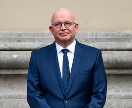 Landbouwminister opgestapt: 'Verkeerde man op verkeerde plek'