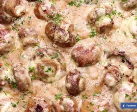 Rezept: sahnige Champignon Käsesoße mit Knoblauch und Speck