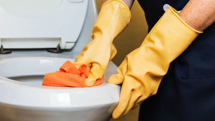 8 praktische Putztipps, die man nur kennt, wenn man ein echter Profi ist