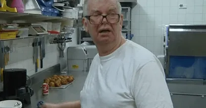 Hartverscheurend; de oliebollen van deze bakker kwamen als slechtste uit de test en DIT is zijn reactie.. Wij zijn in tranen!