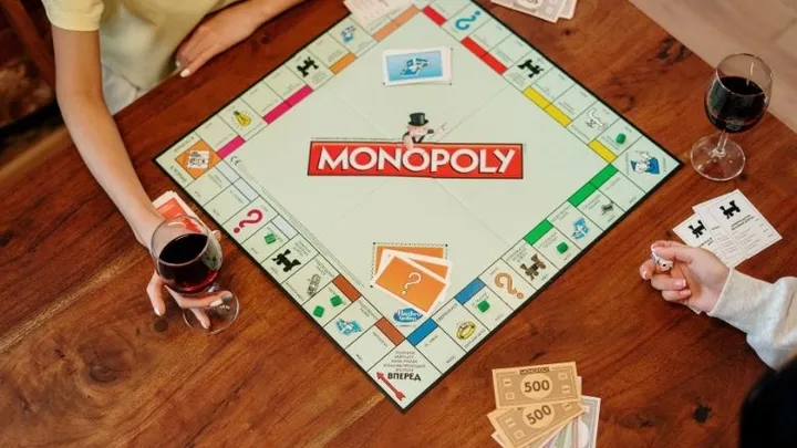 Kerstliefhebbers opgelet: er bestaat nu een Monopoly-kersteditie