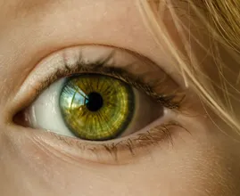 These are the first symptoms of age-related cataract
