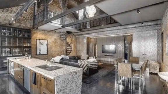 Questa casa non sembra che valga 1,8 milioni di dollari, ma quando ci guardi dentro te ne rendi conto!