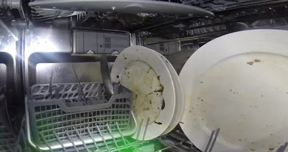 Schon mal in deinen Geschirrspüler geguckt? Wow, wir hatten keine Ahnung!