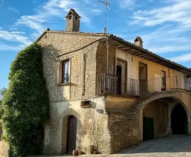 Esta senhora de 57 anos está morando em uma casa de apenas 1 euro, mas quando você vir o interior, vai querer morar lá!