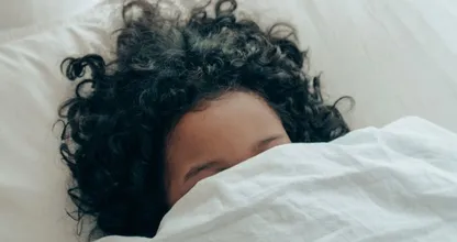 Deze 5 (positieve) invloeden heeft koud weer op je slaap 