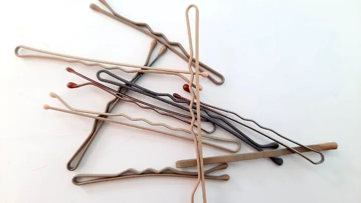 Lifehack: 5 überraschende Anwendungsmöglichkeiten einer Haarnadel