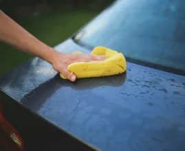 9 prácticos trucos de limpieza para tu coche