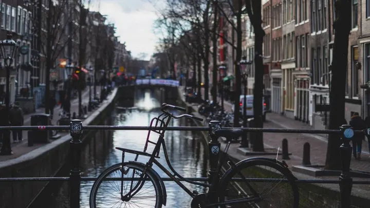 Opgepast: groot deel Amsterdam in 2025 verboden voor vervuilend verkeer