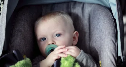 Hoogleraar legt uit: Hoe kan het dat ouders hun kind in een snikhete auto vergeten?
