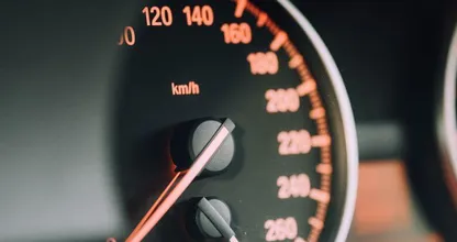 8 poręcznych sposobów na zaoszczędzenie benzyny