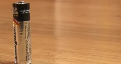 So erkennst du in 2 Sekunden, ob eine Batterie noch geladen ist, oder nicht!