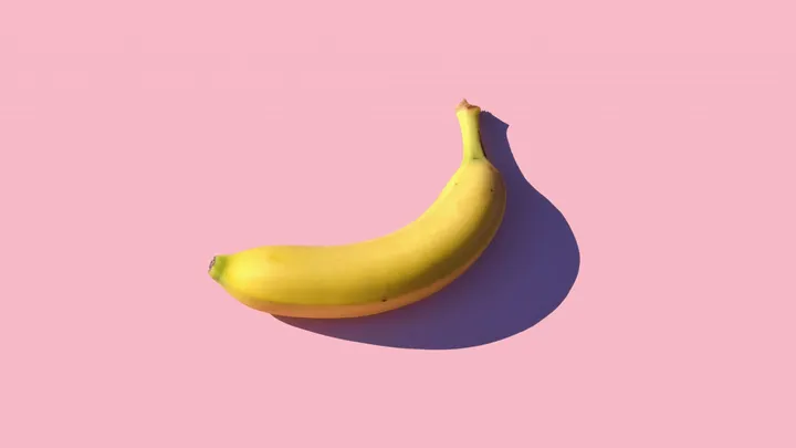Por esto debes hervir un plátano antes de irte a dormir