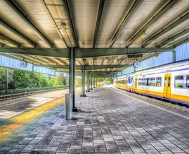 Het einde van een tijdperk: dé stem van de NS-stations stopt