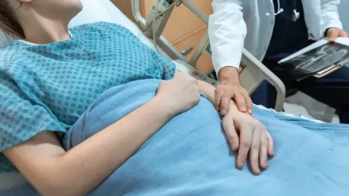 3 εβδομάδες μετά τη γέννηση των διδύμων, η μαμά αισθάνθηκε άρρωστη - γιατρός μετά από υπερηχογράφημα: "Λυπάμαι"