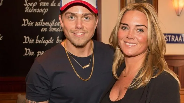 Kritiek op foto André Hazes en Monique Westenberg: 'Slecht voorbeeld'