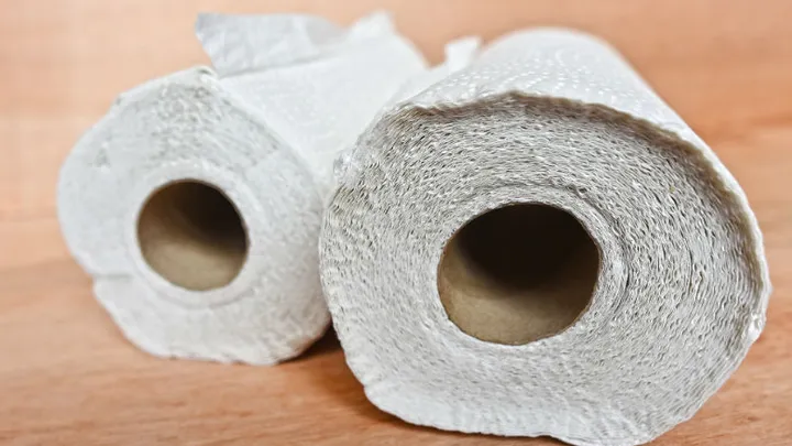 Diese 5 Dinge solltest du besser nicht mit Küchenpapier saubermachen. Und das aus gutem Grund!