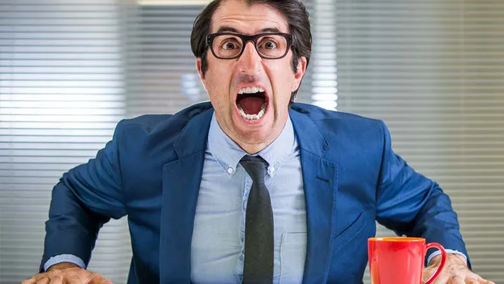 CEO wijst sollicitant in korte broek de deur, dit blijkt de fout van zijn leven