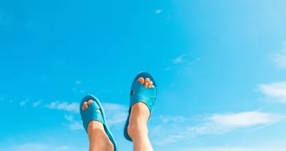 Pas op! In deze landen kun je beter niet met slippers aan rijden