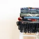 Winterkleding uit de kast? Met deze tips krijg je die muffe geur eruit