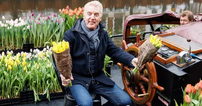 Jarige André van Duin wordt op bijzondere manier in het zonnetje gezet