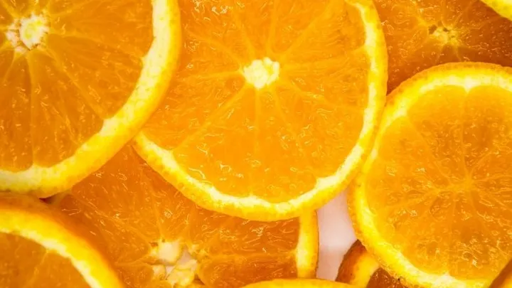 DIY: zo maak je zelf schoonmaakspray van sinaasappelschillen