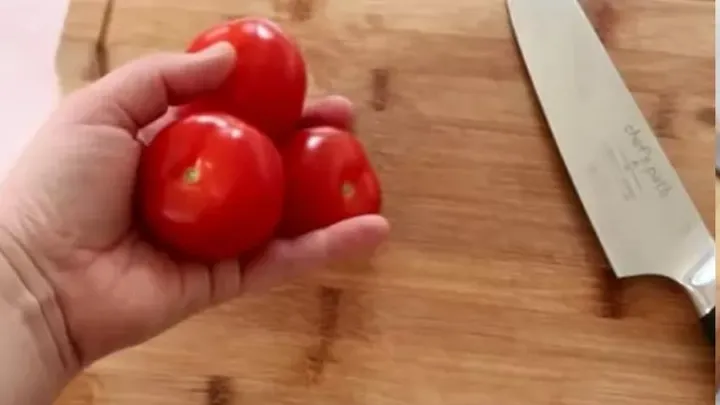 Mélanger les tomates avec la farine pour un résultat étonnant