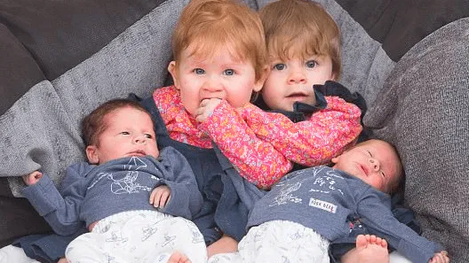 Moeder bevalt binnen 11 maanden twee keer van een tweeling!