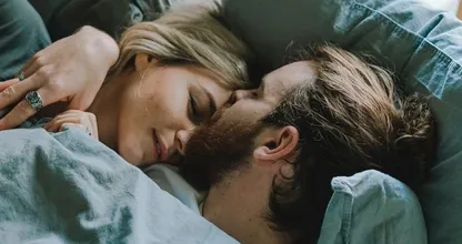Is het beter voor je relatie om samen of apart te slapen?