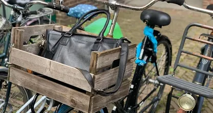 Politie deelt waarschuwing voor fietsers met een fietsmand- of tas