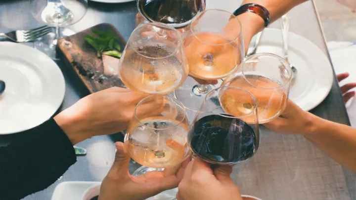 Om deze reden zou je elke dag een glas wijn moeten drinken