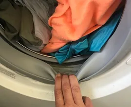 ¿Tu ropa a veces apesta después del lavado? Hay una solución simple, pero nadie parece saberla