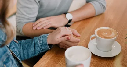 Wat je volgens een relatietherapeut nooit tegen je partner moet zeggen