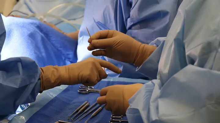 3 Weeks After Giving Birth To Twins, Mom Felt Sick - When Doctor Sees Ultrasound He Says: "I'm Sorry"