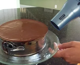 This Is Why People Are Using A Hairdryer When Baking A Cake