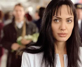 Voici à quel point Angelina, Johnny et ces 13 autres célébrités ont changé.