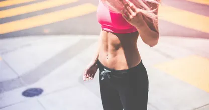 5 esercizi per i tuoi addominali che puoi fare in un minuto