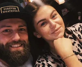 Laatste loodjes vallen hoogzwangere Roxeanne Hazes zwaar: ‘Ik heb overal pijn’