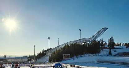 Airbnb vermietet ein gläsernes Penthouse auf der Spitze einer Skischanze! Die unglaublichen Bilder davon musst du sehen!