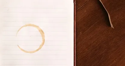 Vlek in een boek gemaakt? Zo verwijder je hem