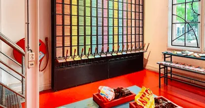 Zin in chocola? Gisteren is de Tony's Chocolonely-winkel opengegaan, en hier kun je hem vinden!