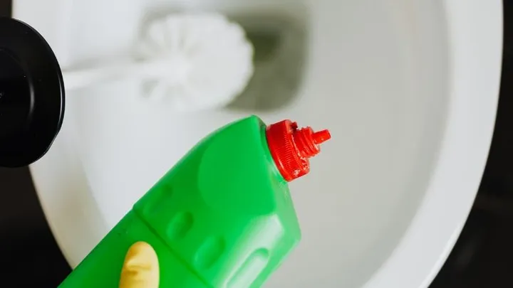 Wij doen het veel te weinig: zó vaak moet je eigenlijk de toiletborstel vervangen