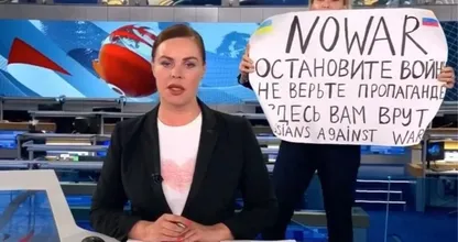 Protest op Russische televisie: 'Wat een heldin is Marina'