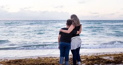 Emotioneel: 16 jaar na tsunami in Sri Lanka vindt moeder haar zoon terug
