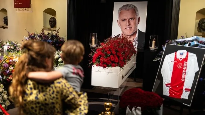 Familie Peter R. de Vries ontroerd door enorme belangstelling bij publiek afscheid