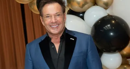 Gerard Joling gaat meteen de mist in nadat hij zegt ‘niet meer alles te willen roepen’ op tv