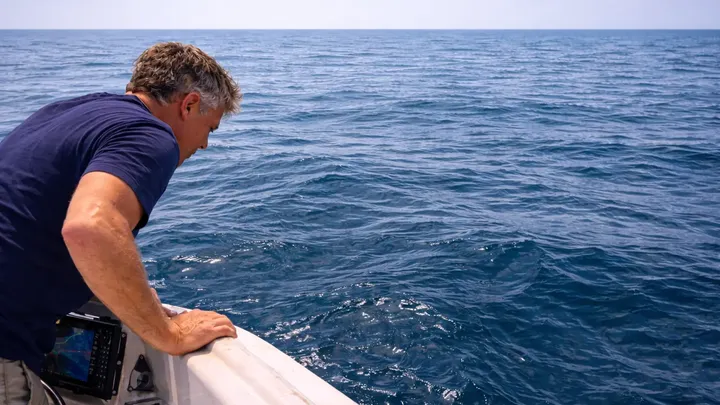 A Boat Almost Hit Them in the Middle of the Ocean — What They Found On Board Made Them Act Immediately