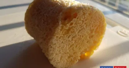 90 Sekunden, eine Tasse und Mikrowelle: so entsteht dieses kohlenhydratarme Brot.